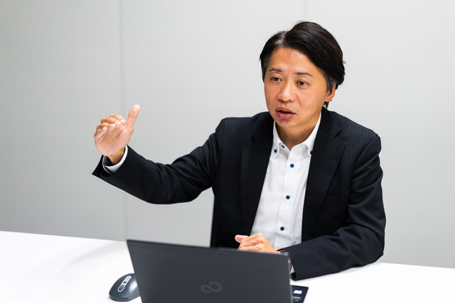 月末に請求書のためだけに出社。1時間を5分に減らした業務改革